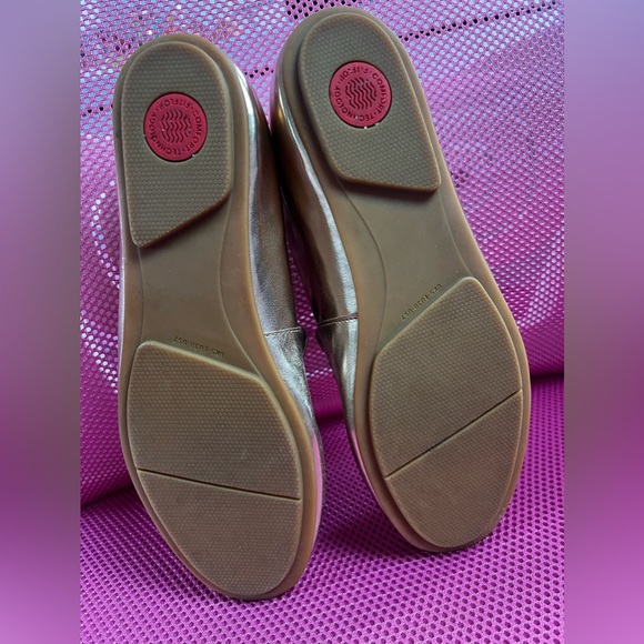 Fit Flop Rose Gold loafers, size 7 - Picture 5 of 7